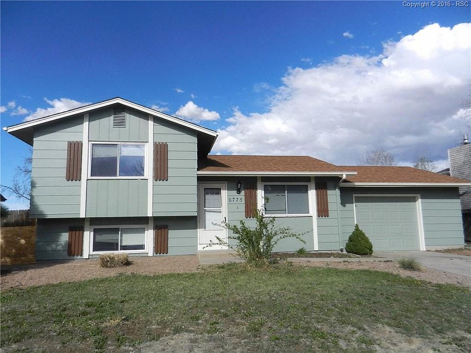 Lovely exterior with beautiful new paint.