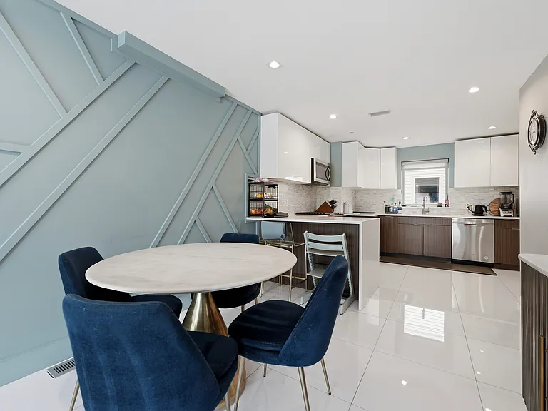 1302 S 20th St — Photo 11