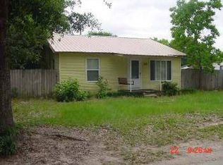 208 3rd St, Niceville, FL 32578