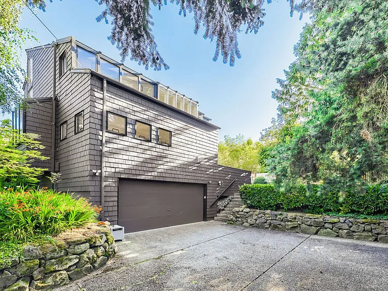 2532 E McGraw St — Photo 18