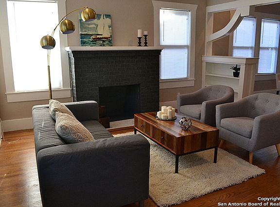 2nd image of 209 Queen Anne Ct
