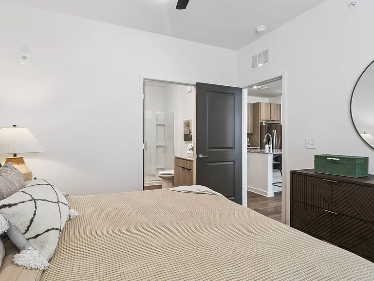 The Liliana Apartment Homes — Photo 37