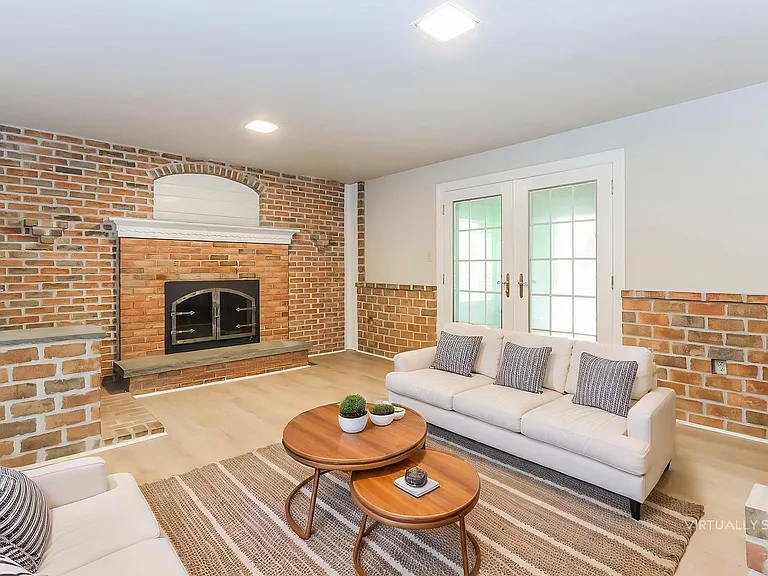 934 Village Rd — Photo 12