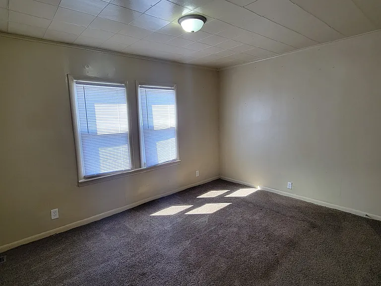 1134 E Kelly St — Photo 2