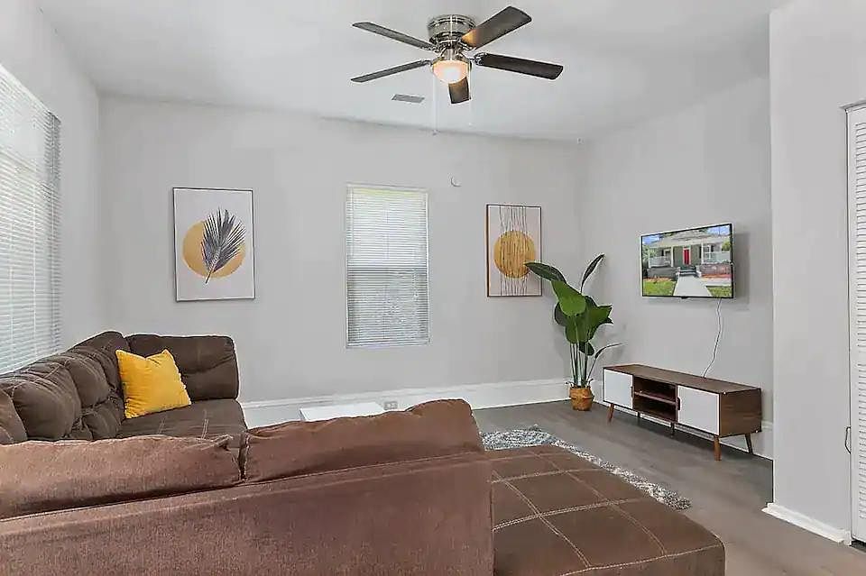 1st image of 2951 Lenox Ave
