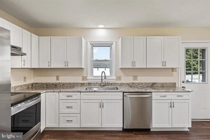 136 Nightingale Ave — Photo 13