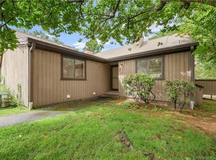 374 Piute Ln #A, Stratford, CT 06614