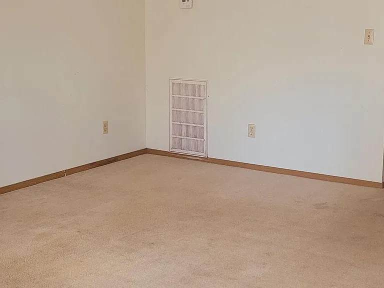 406 W Mill St #3 — Photo 5
