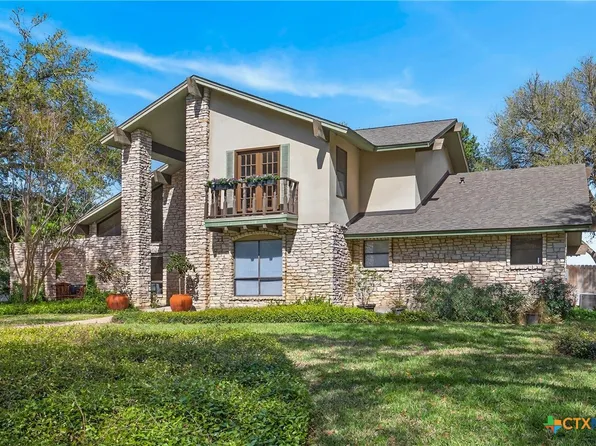 201 S Contour Dr, Gonzales, TX 78629