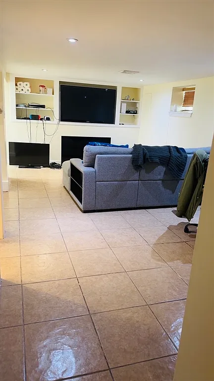 2 bed, 1.0 bath, 1350 sqft, $2,400 — Photo 3