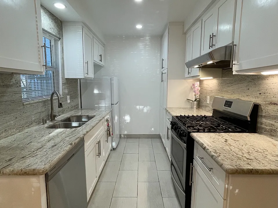 1672 Federal Ave #1
