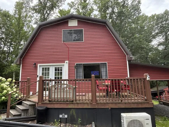 28 Breakwater Dr, Mount Nebo, WV 26679