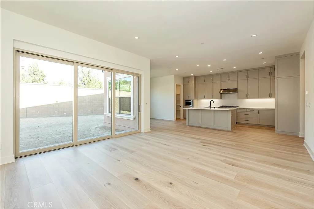 3 bed, 2.5 bath, 2133 sqft, $5,500 — Photo 4