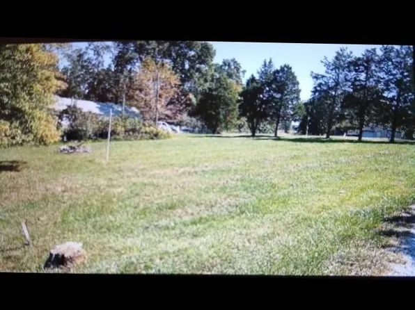 240 Fawn Dr, Goreville, IL 62939