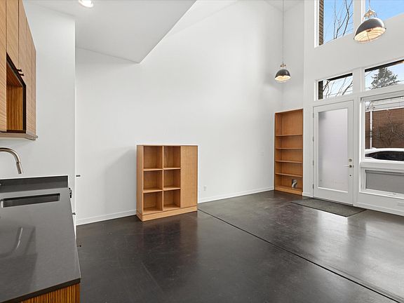 5th image of 8901 Roosevelt Way NE #C