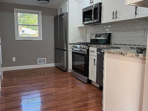 5th image of 1318 Chicago Ave