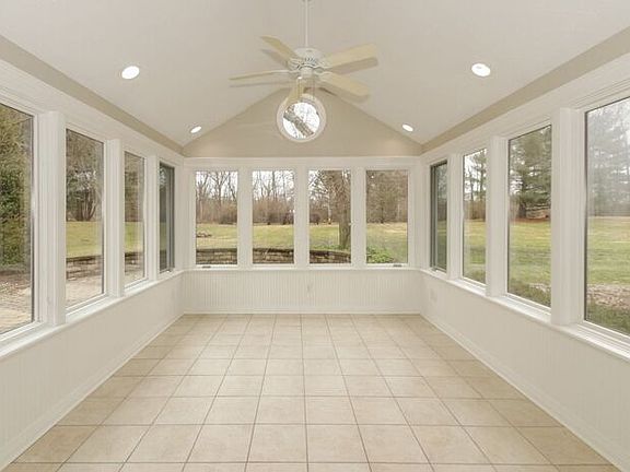 5th image of 9671 Copley Dr