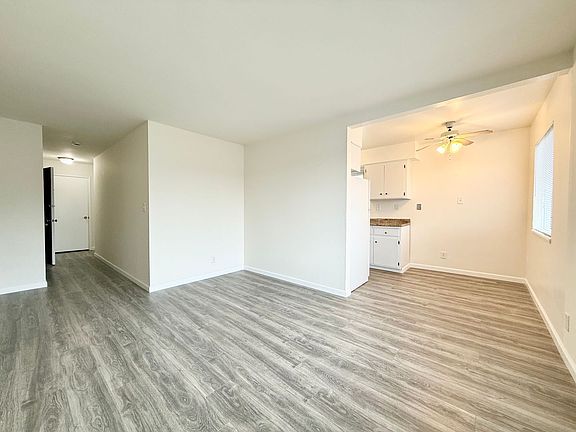 3rd image of 1375 Adobe Dr #8