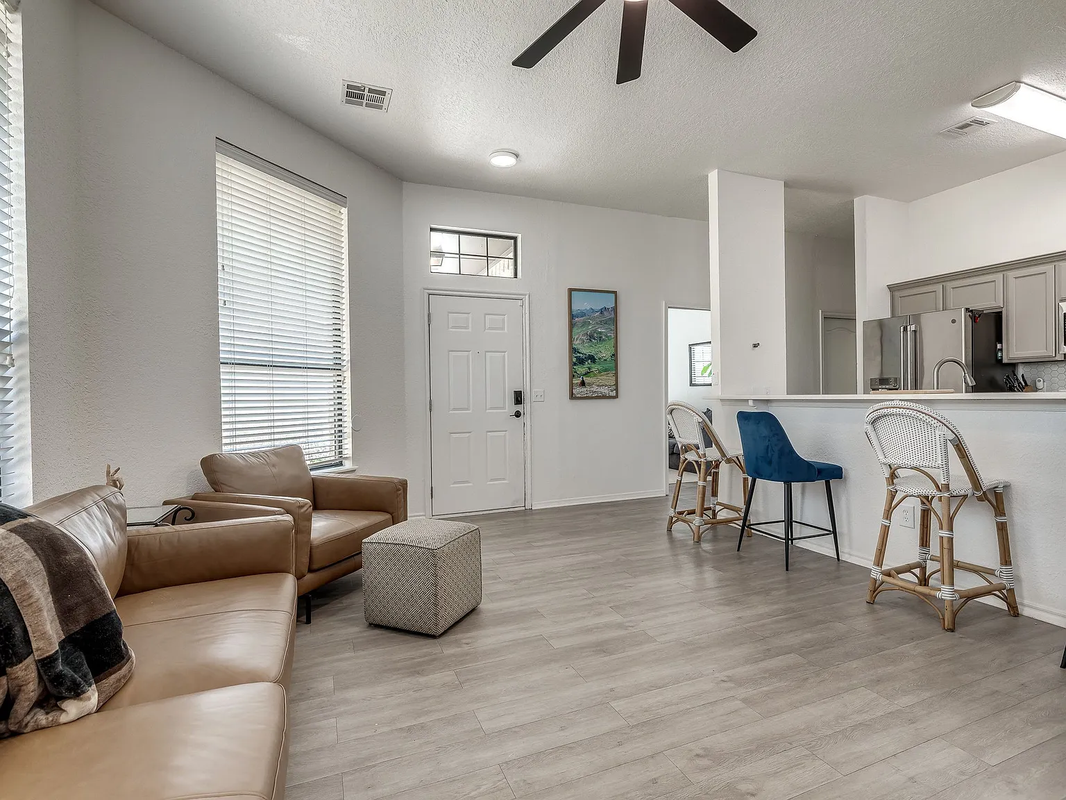 5 bed, 3.0 bath, 2119 sqft, $3,000 — Photo 2