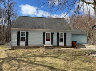 10736 Woodbushe Dr SE, Lowell, MI 49331