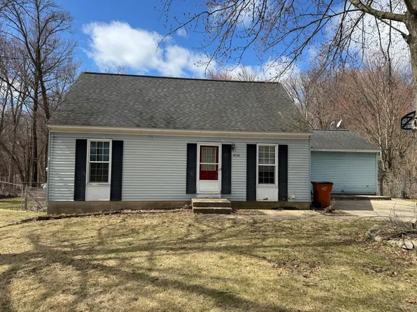 10736 Woodbushe Dr SE, Lowell, MI 49331