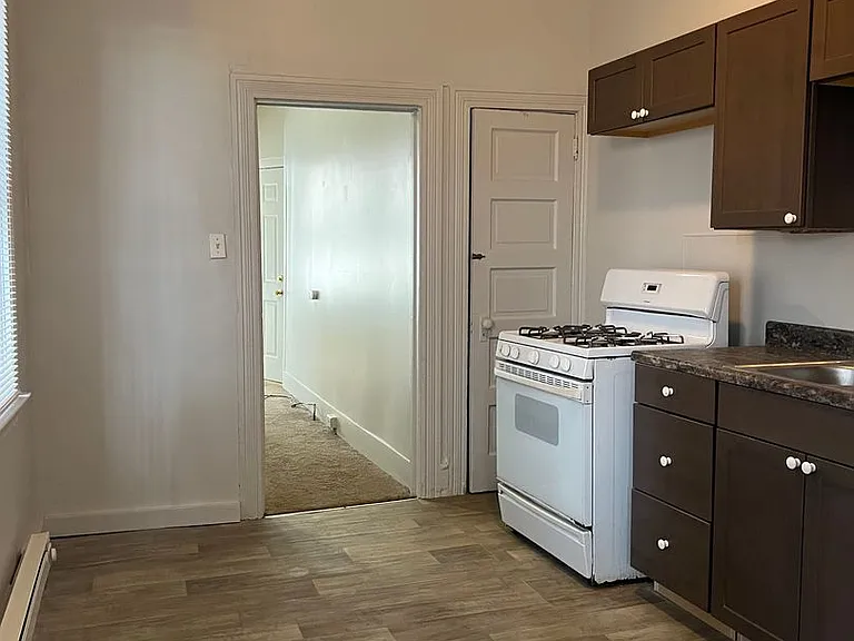 313 W Lemon St — Photo 2
