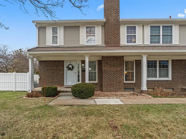21392 E Glen Haven Cir, Northville, MI 48167