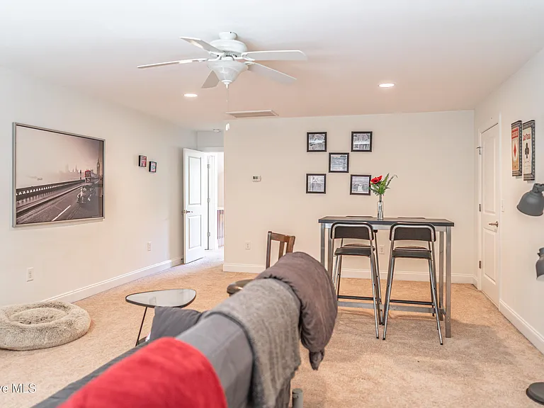 515 Clark St — Photo 45