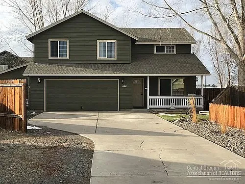 646 NE Sandstone Ln Photo 1