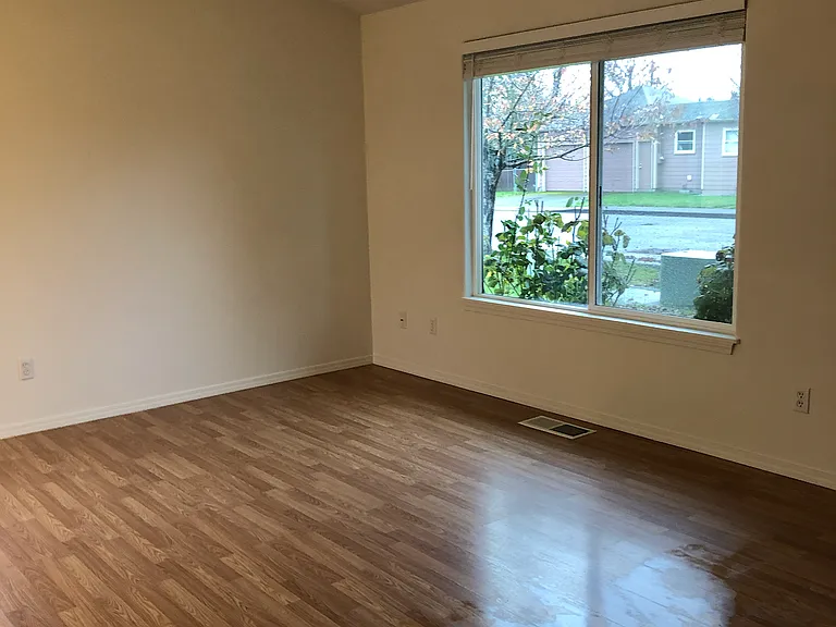 4225 Mahrt Ave SE — Photo 4