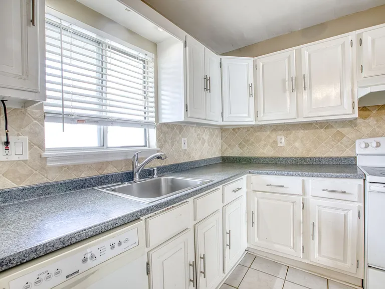 15 Renwick St #2 — Photo 4