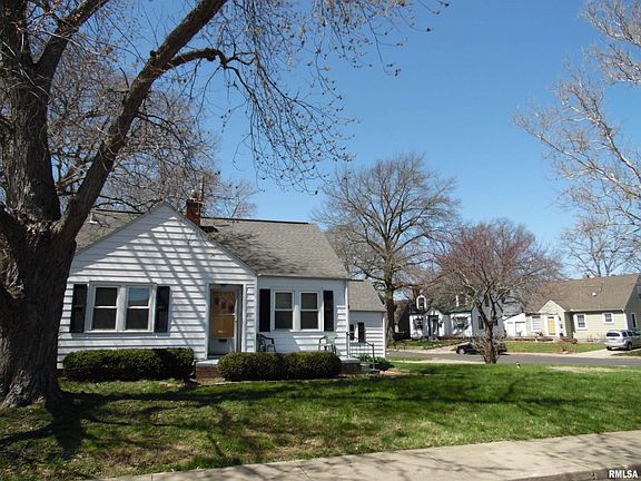 3rd image of 611 N Iris Ct