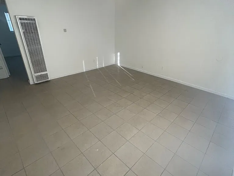 1117 Jefferson St — Photo 3
