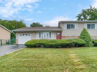 8717 S 84th Ct, Hickory Hills, IL 60457