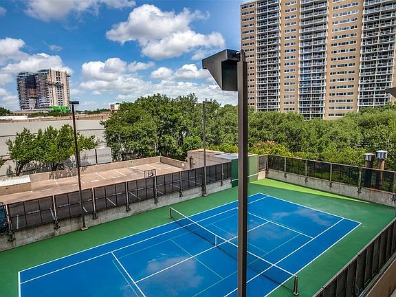 3rd image of 3831 Turtle Creek Blvd APT 5E