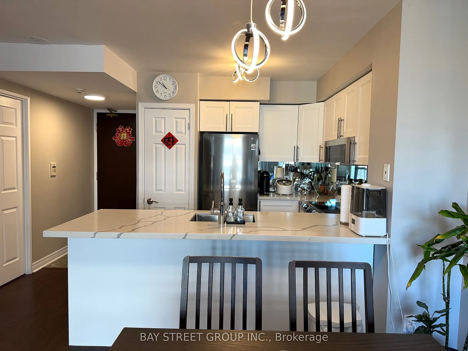 18 Parkview Ave — Photo 2