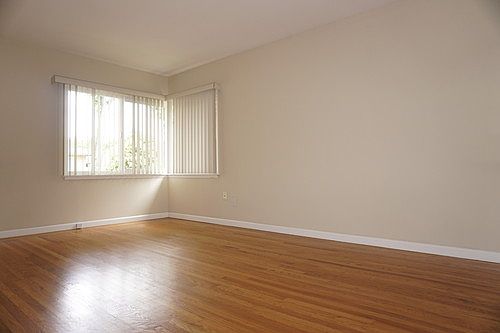 4th image of 495 Waverley St APT 2