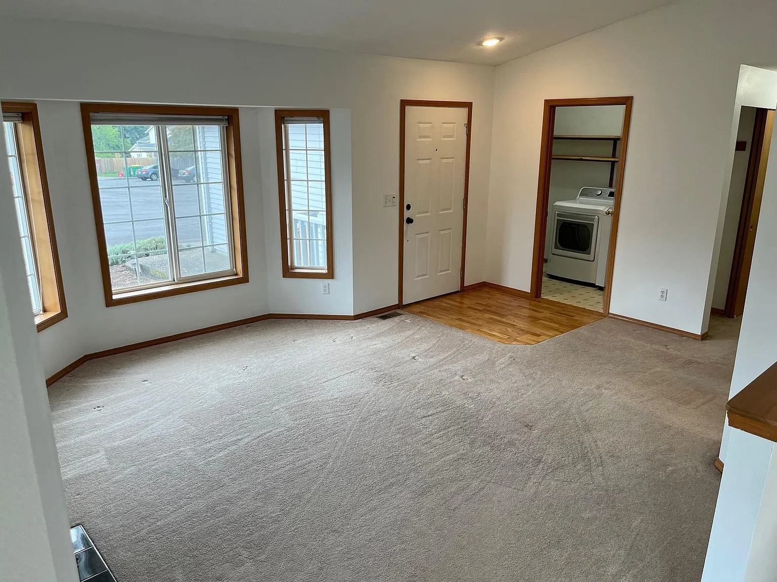 3 bed, 1094 sqft, $2,500 — Photo 2