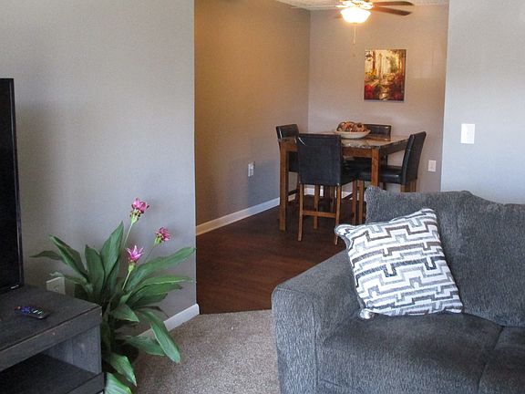 2nd image of 2653 Creekwood Cir APT 4