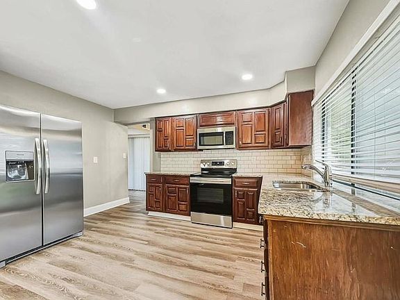 2nd image of 6004 Rocky Point Dr