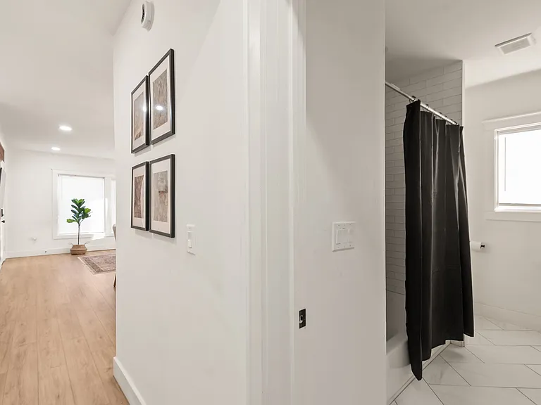 102 S Lockwood Dr #4 — Photo 11