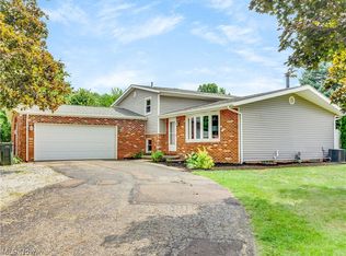 908 Richards Dr, Louisville, OH