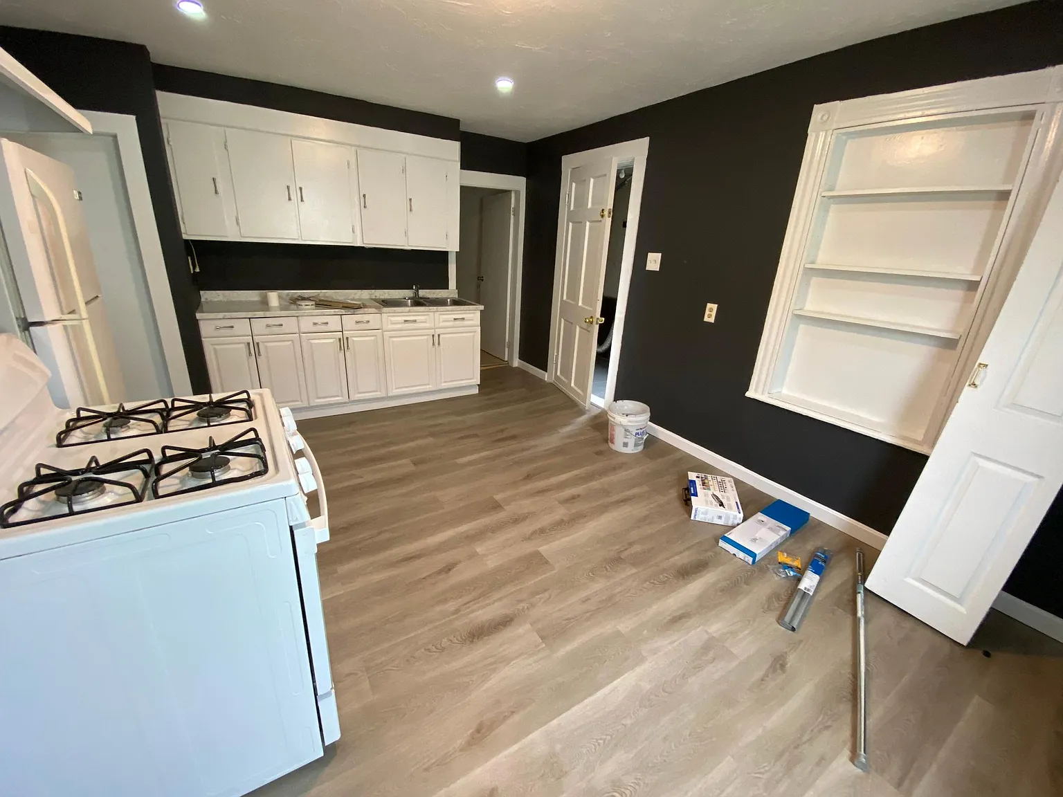 3 bed, 1002 sqft, $2,000 — Photo 2