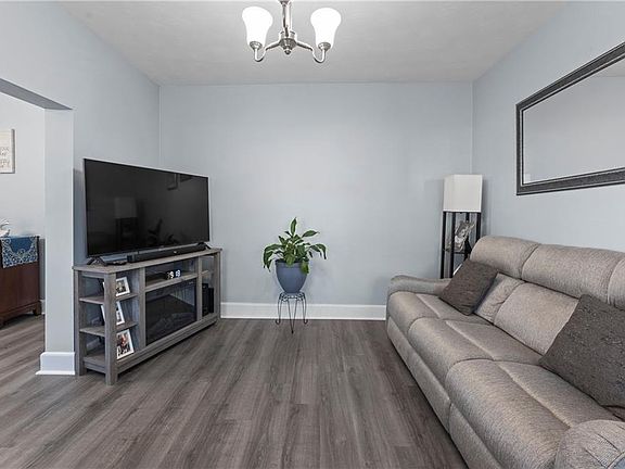 4th image of 30 Ide Ave
