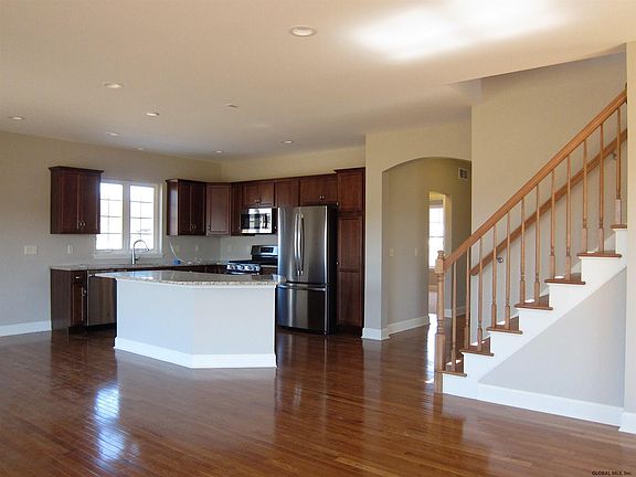 4th image of 21 Linden Park Dr