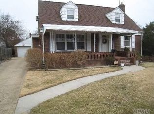 52 Seaton Pl, Valley Stream, NY 11580