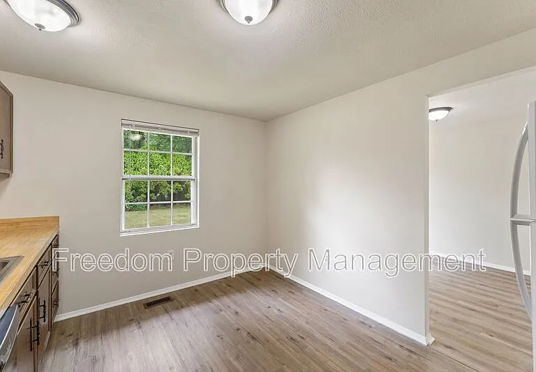 2516 Tabor Ct — Photo 13