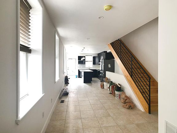 4th image of 1335 Marlborough St