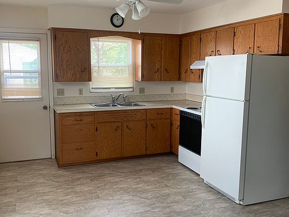 2nd image of 813 Woodward Ave