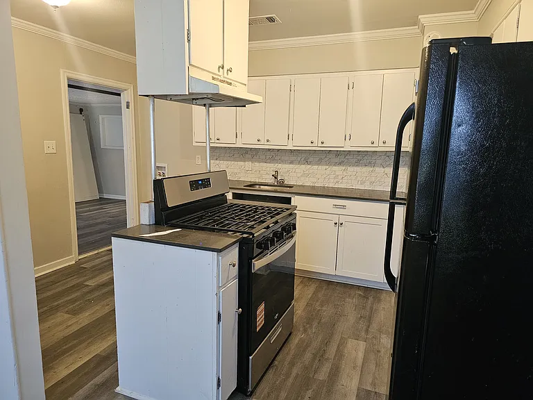 107 Huntley Dr — Photo 2